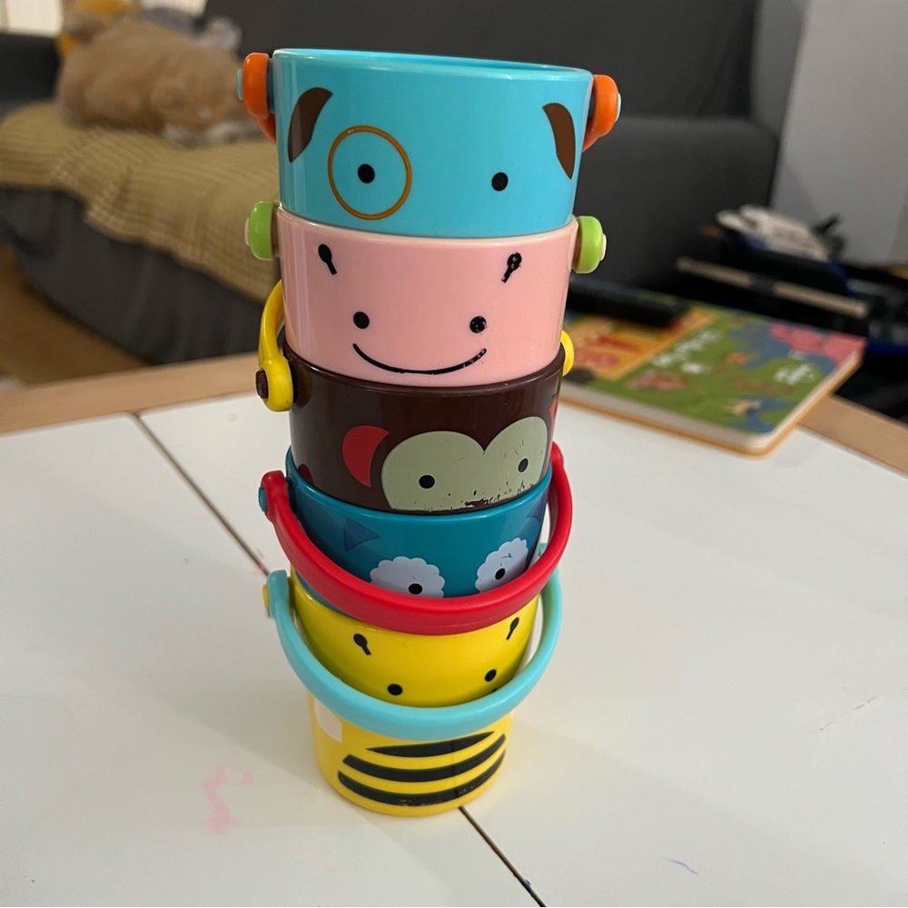Skip hop bath toys (buckets)